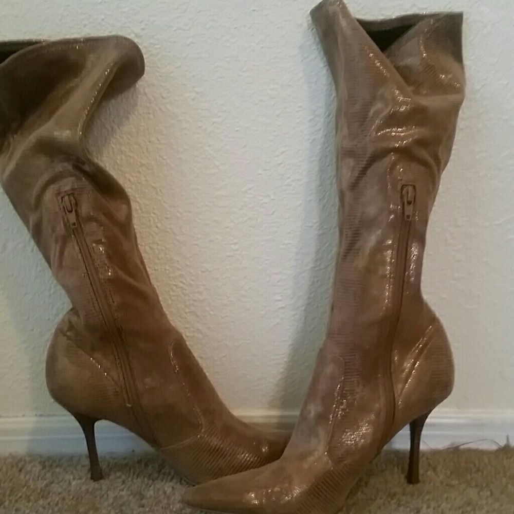 COPY - GUESS boots. - Picture 2 of 3